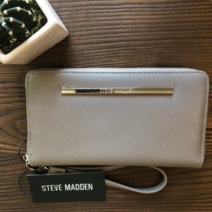 NWT Steve Madden Zip Around Wallet/Wrislet